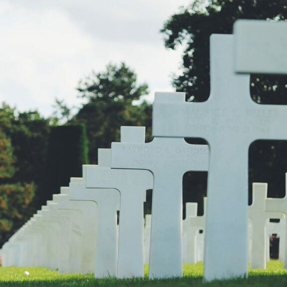 cemetery-crosses-in-shallow-focus